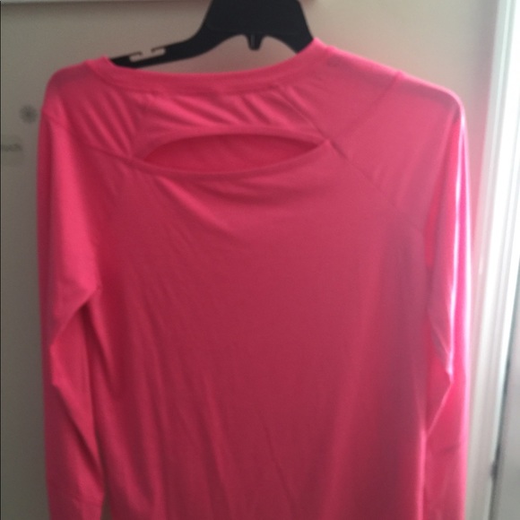 Workout top - Picture 3 of 4